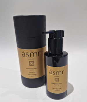 āsmi Ayurveda Ochtendlicht (Morning Light) bodyolie met citroen en jeneverbes, pompfles 100 ml met koker