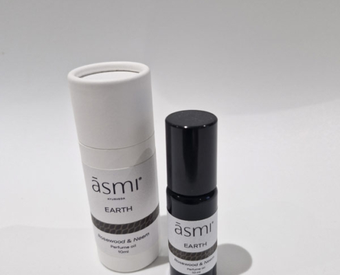 āsmi Ayurveda Parfumolie Aarde (Earth), zwarte roll-on 10 ml met witte koker
