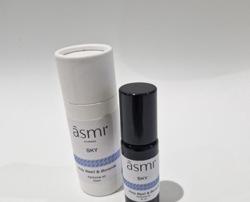 āsmi Ayurveda Parfumolie Sky, zwarte roll-on 10 ml met witte koker
