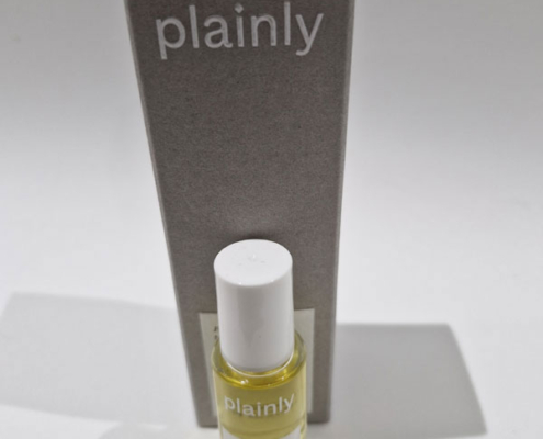 Plainly Nagel- en Nagelriemolie, roll-on flesje 5 ml met verpakking